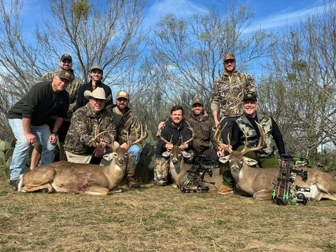 Finished the Weekend with a bang! Every hunter getting great Bucks! 10 for 10!!!